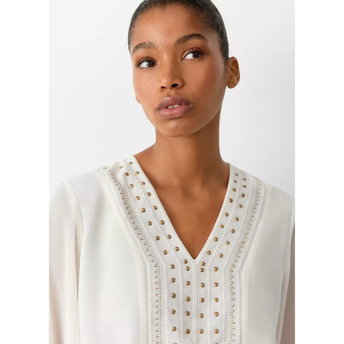 Blouse en mousseline avec clous blanc cassé, MANGO TEEN