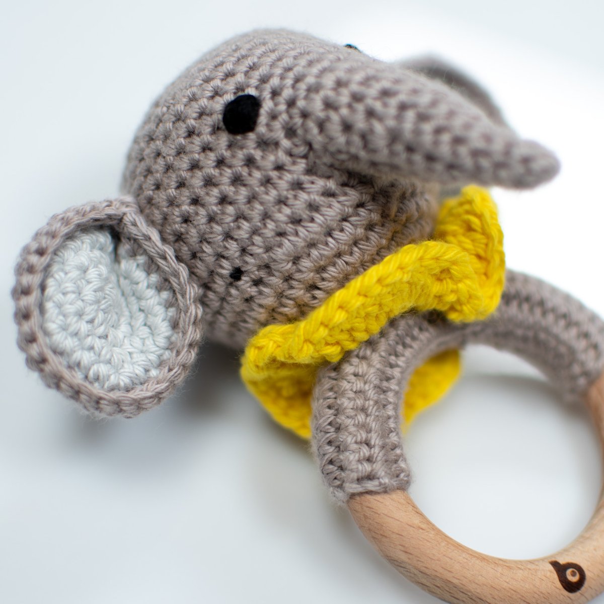 Hochet en coton tricot et bois naturel SENSO elephant, SEVIRA KIDS