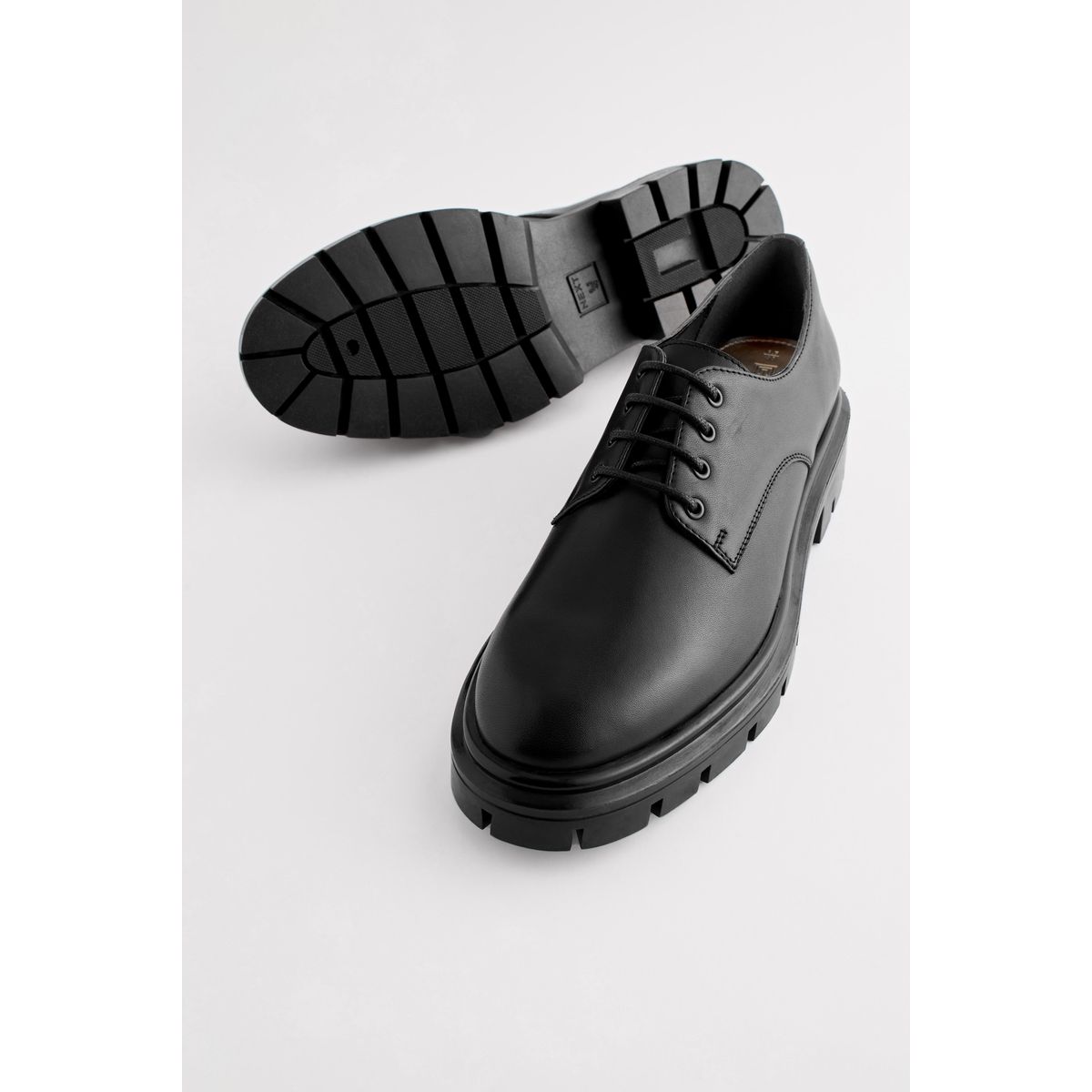 Chaussures à lacets coupe classique noir, NEXT