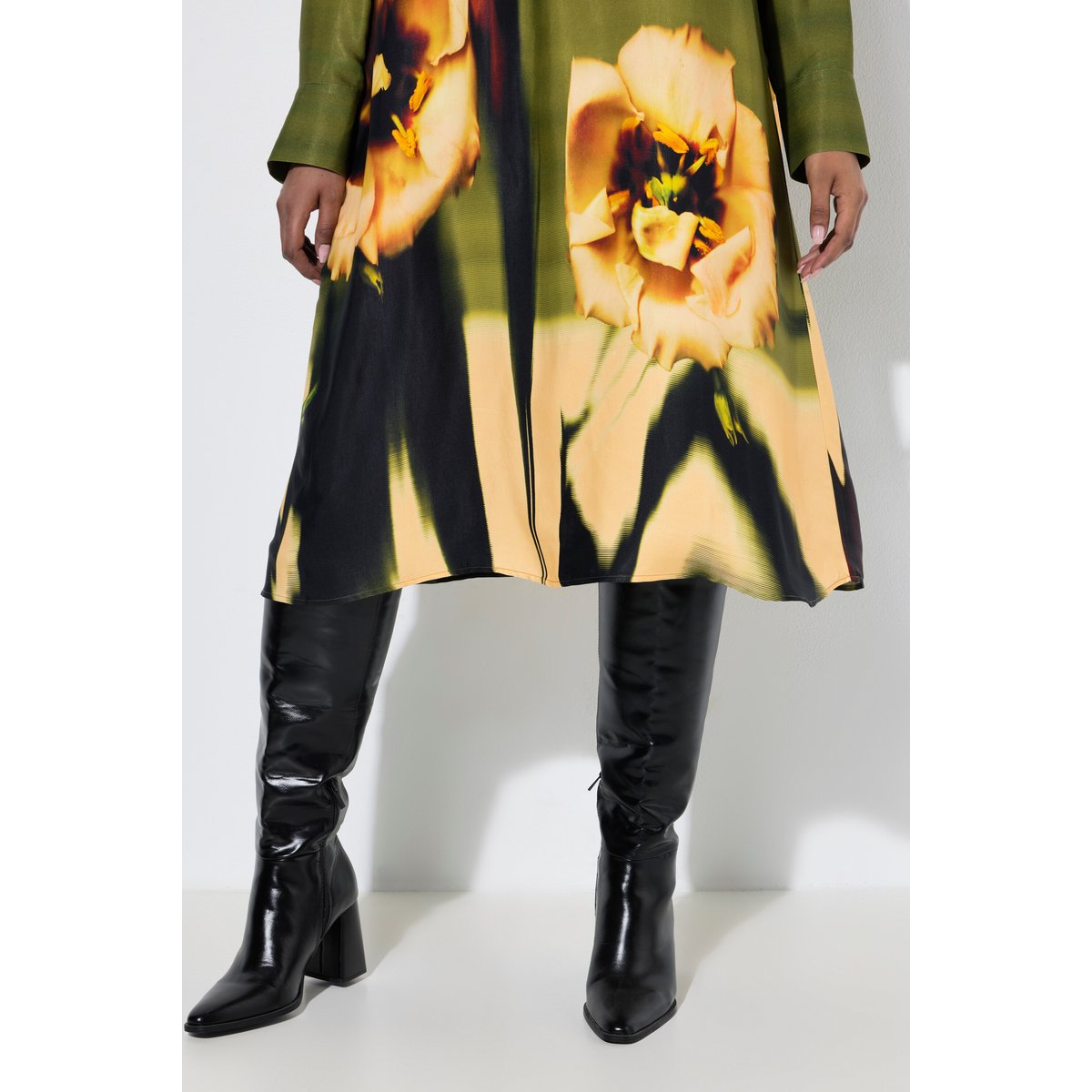 Robe midi à fleurs, coupe évasée kaki foncé, ULLA POPKEN