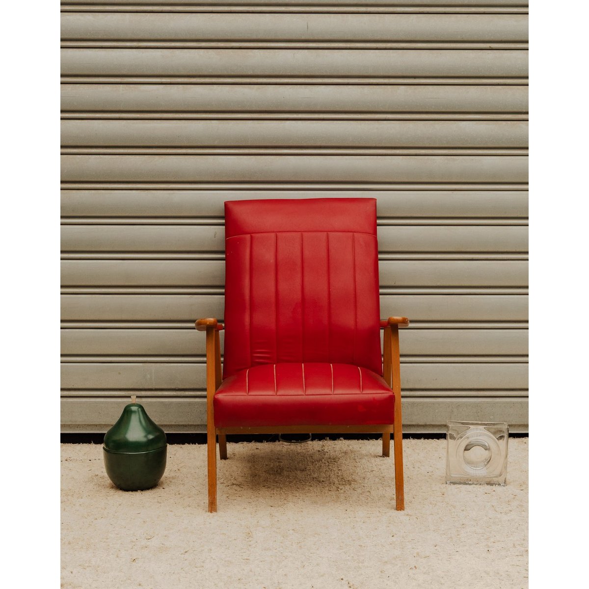 Fauteuil en bois et cuir rouge Jakob N°1443 - Bon état bois foncé, DEBONGOUT