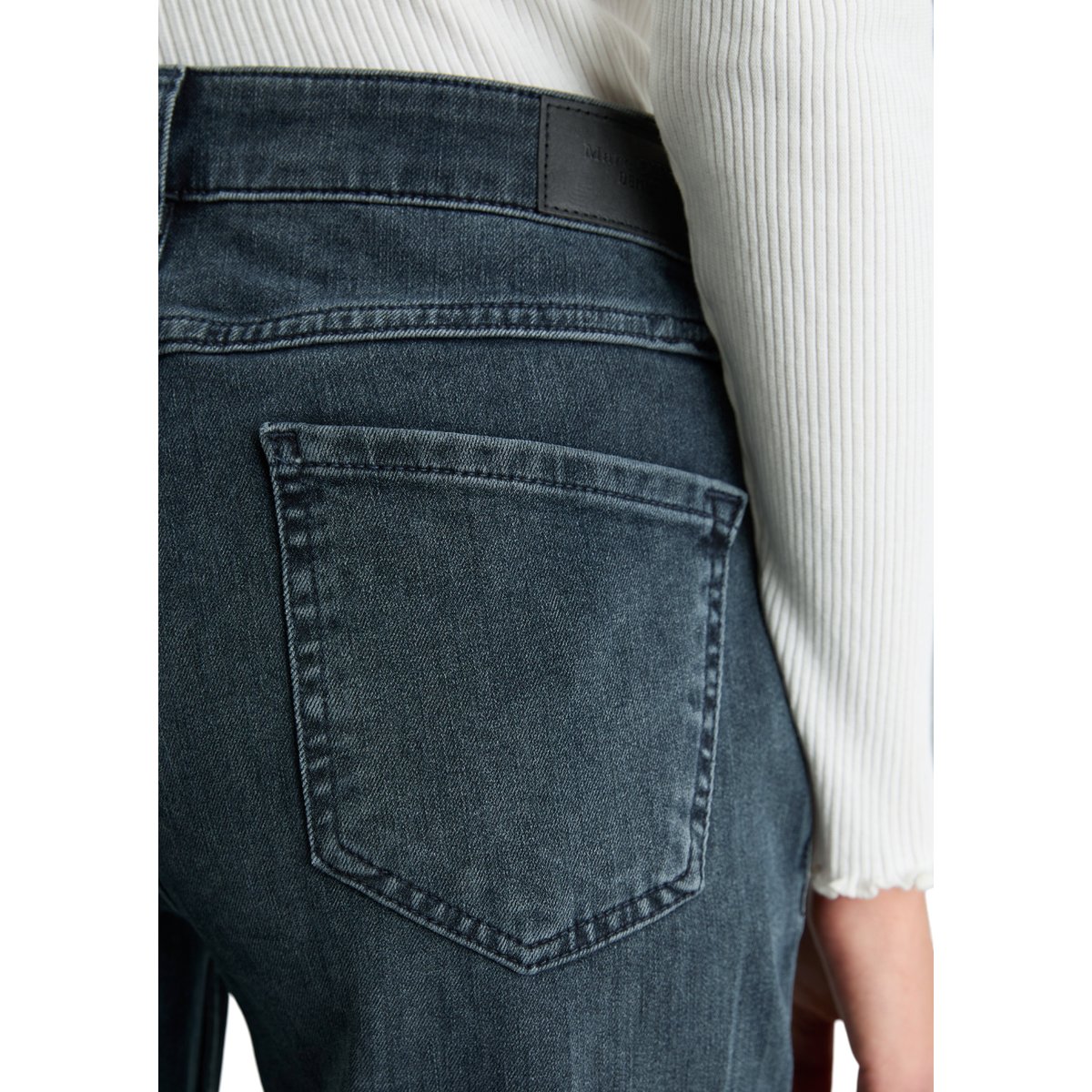 Jean modèle Nella, coupe bootcut en mélange de coton bio ultra-extensible bleu, MARC O’POLO DENIM