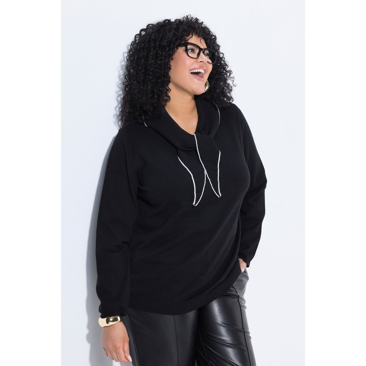 Pull avec détail écharpe noir, ULLA POPKEN