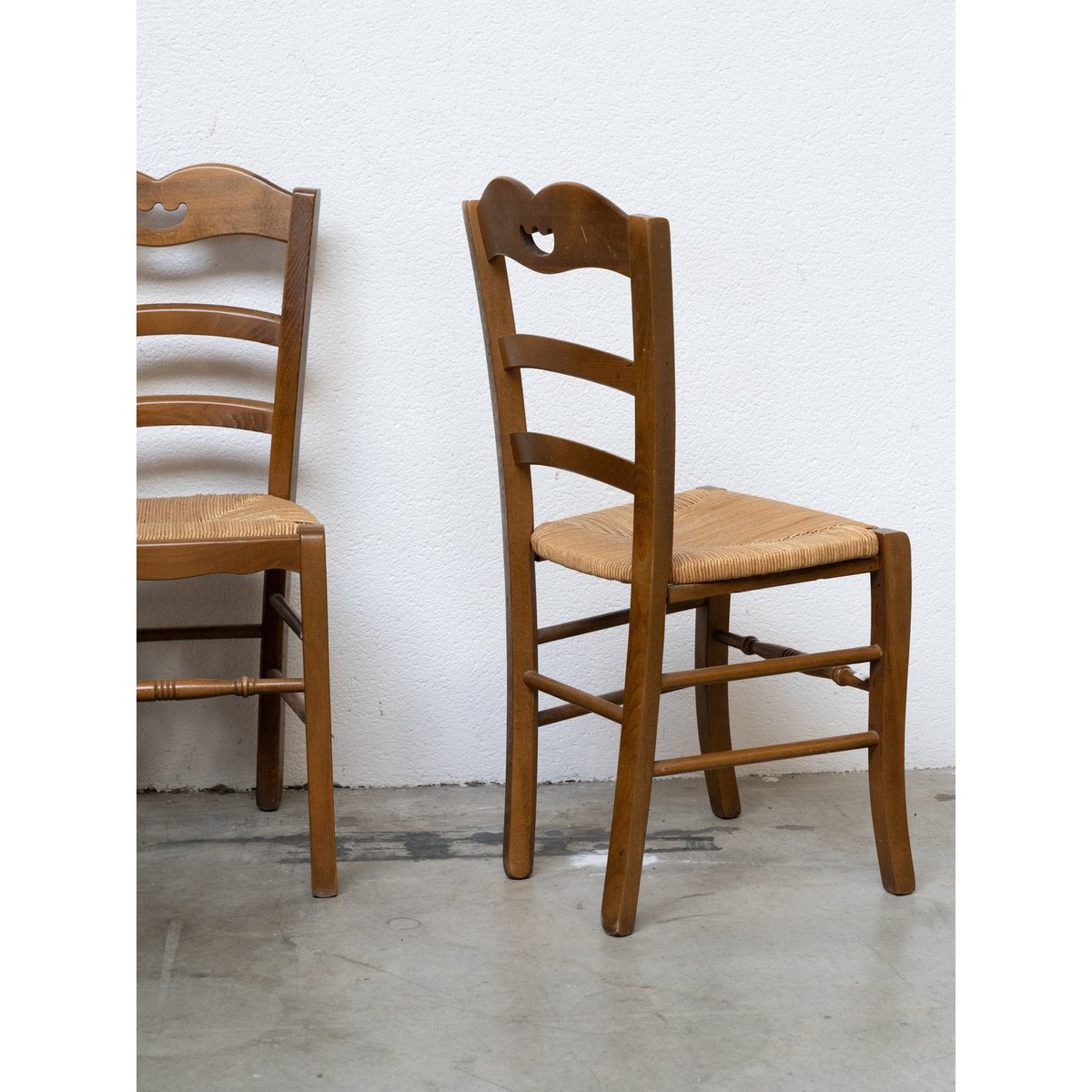 Paire de chaises en bois et paille Claude N°1723 - Bon état bois clair, DEBONGOUT