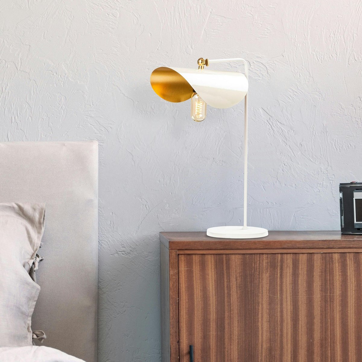 Lampe de table moderne blanche, abat-jour galbé SINOP blanc, PIER IMPORT