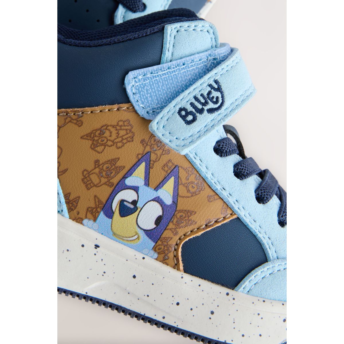 Baskets montantes à lacets élastiques bluey bleu marine/beige, NEXT