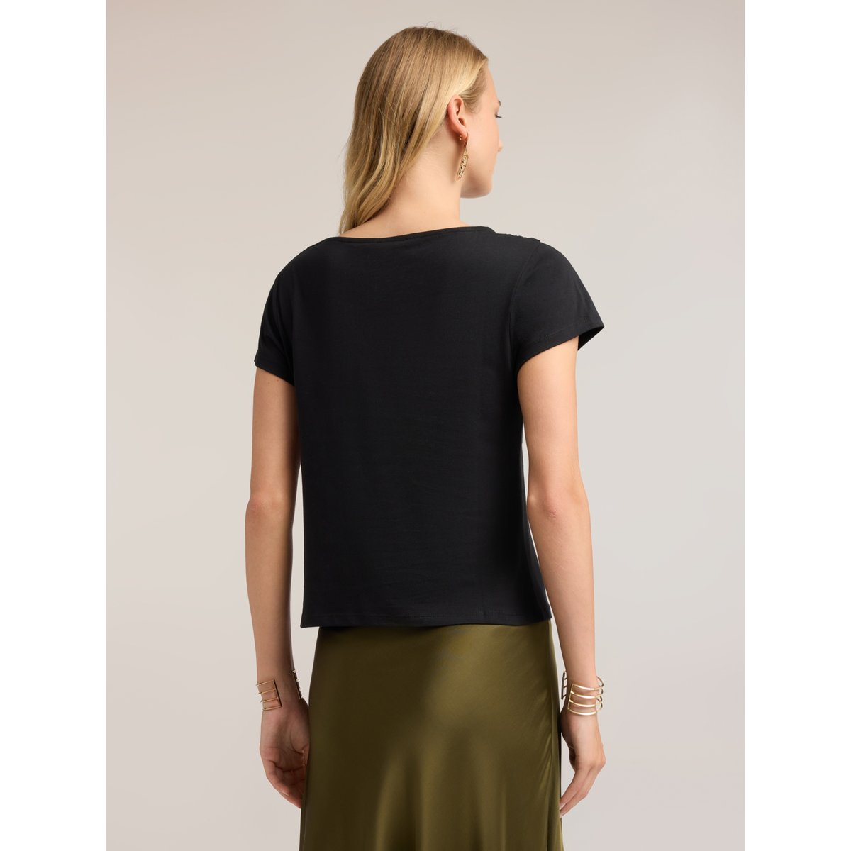 T-shirt avec encolure bateau brodée noir, MOTIVI