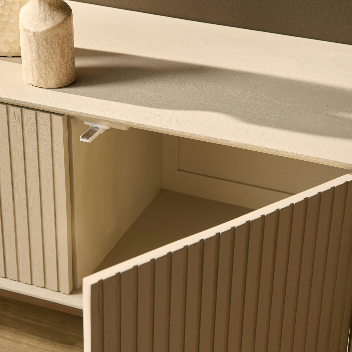 Meuble TV 165 cm 4 portes rainurées CORTINA beige, PIER IMPORT