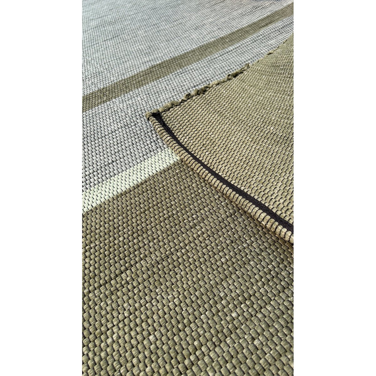 Tapis en fibres recyclées tissé à la main LEONOR vert naturel, AFK LIVING