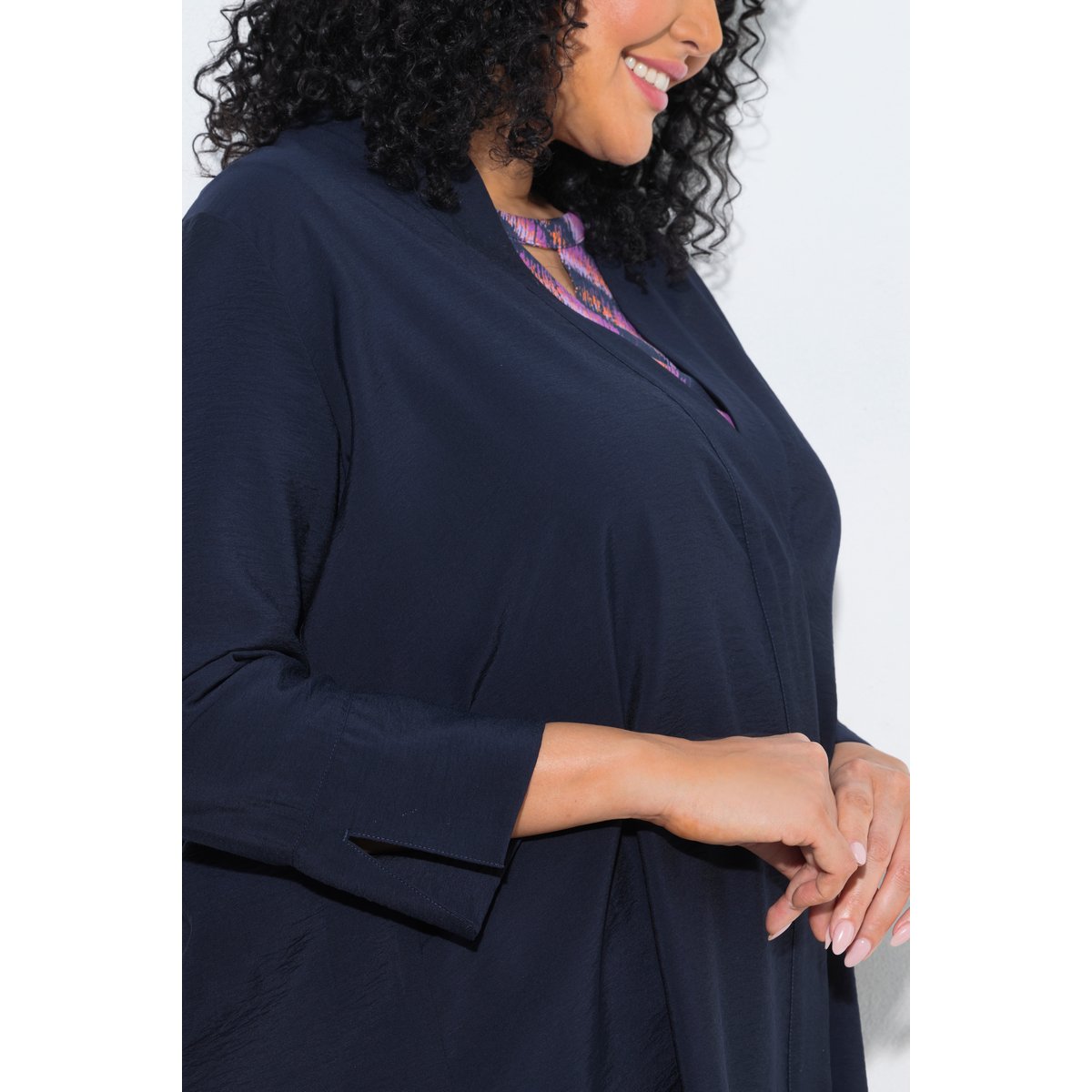 Veste à bouton-pression. Décolleté marine, ULLA POPKEN