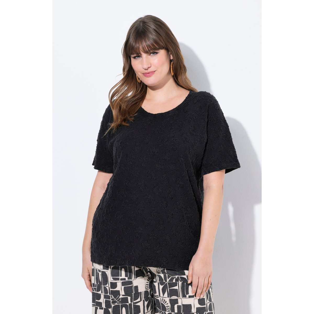 T-shirt, structure 3D, col rond noir, ULLA POPKEN