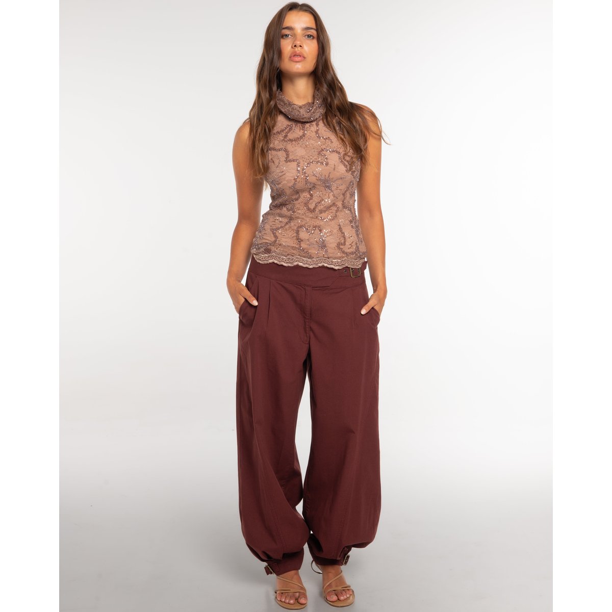 Top américain en tulle avec broderies de perles nude, THE-ARE
