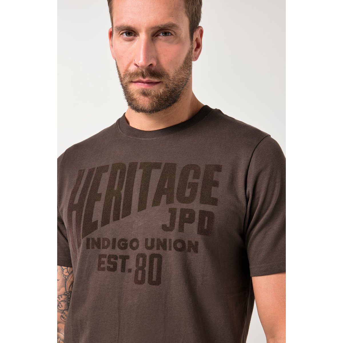 T-shirt à manches courtes, imprimé poitrine marron foncé, JP1880