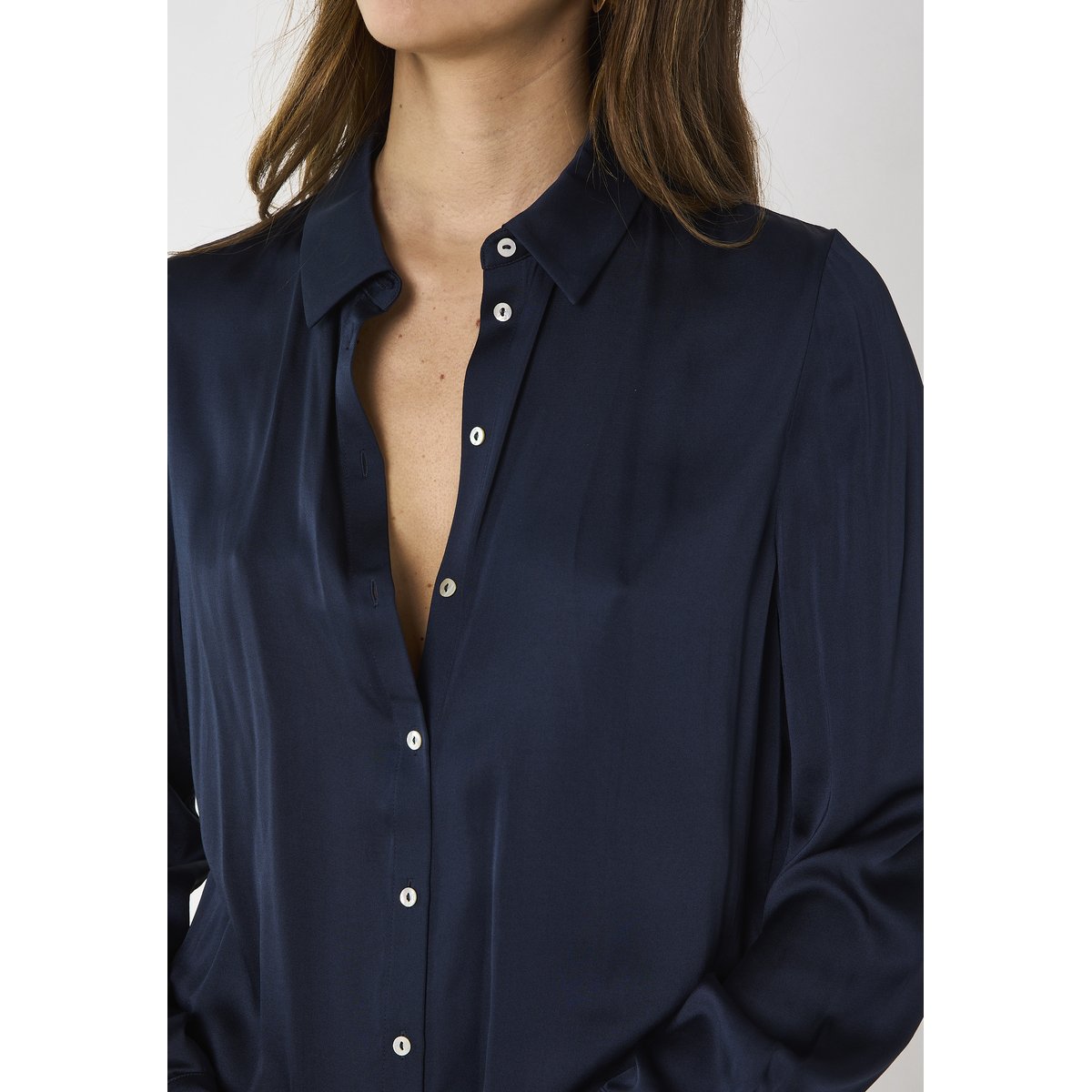 Chemise Satin CARLA à manches longues encre, Maison 123