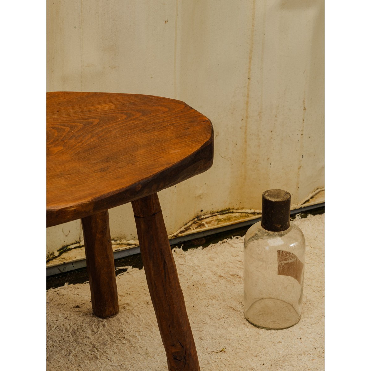 Table d'appoint en bois foncé Francine N°1698 - Bon état bois foncé, DEBONGOUT