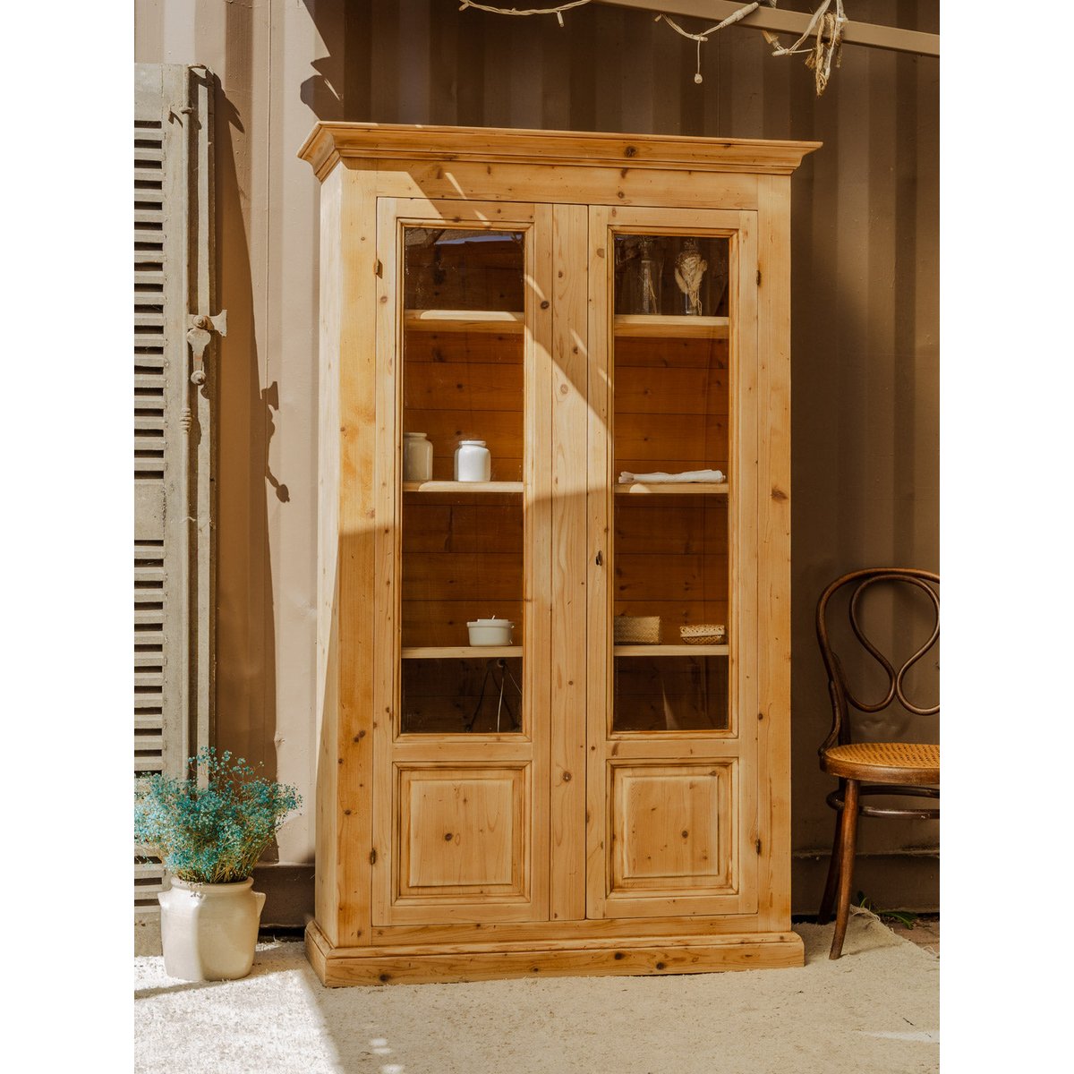 Vitrine en bois Victoria N°1289 - Bon état bois clair, DEBONGOUT