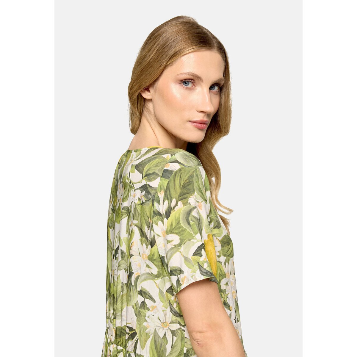 Robe casual à poches extérieures cream/green, CARTOON