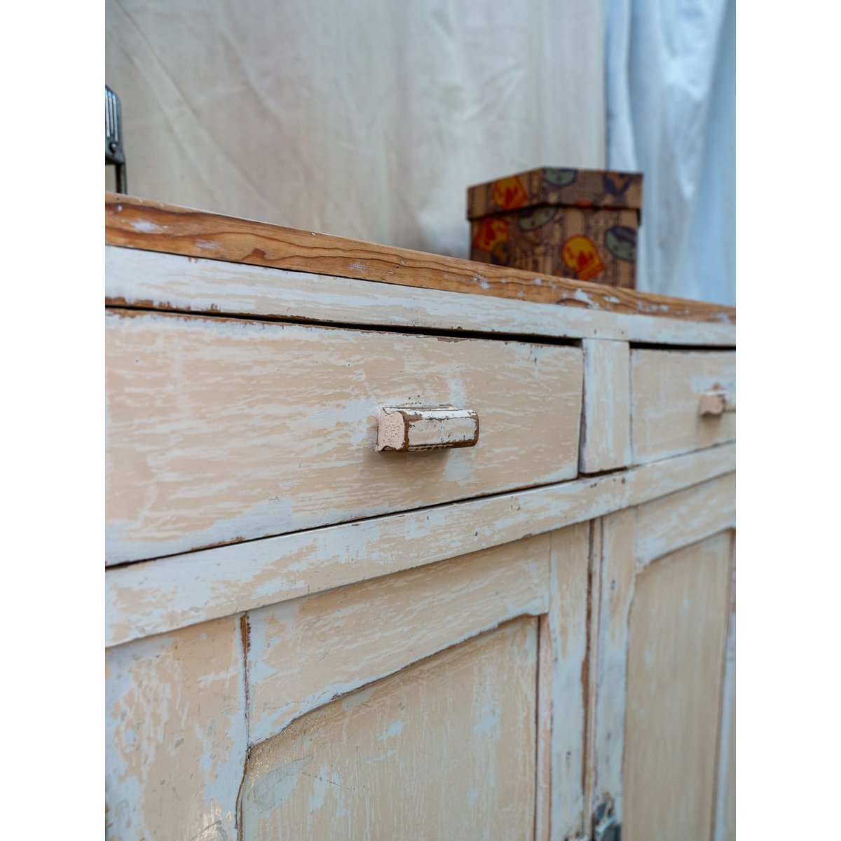 Buffet parisien blanc patiné Gilbert N°820 - Bon état blanc, DEBONGOUT
