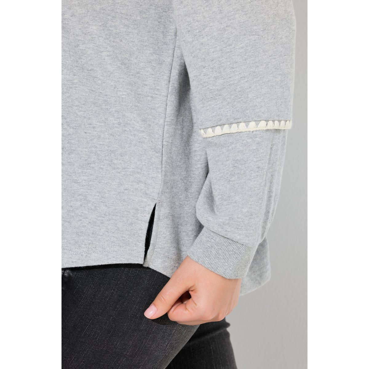 Sweat-shirt oversize à col en V et manches gris clair chiné, ULLA POPKEN