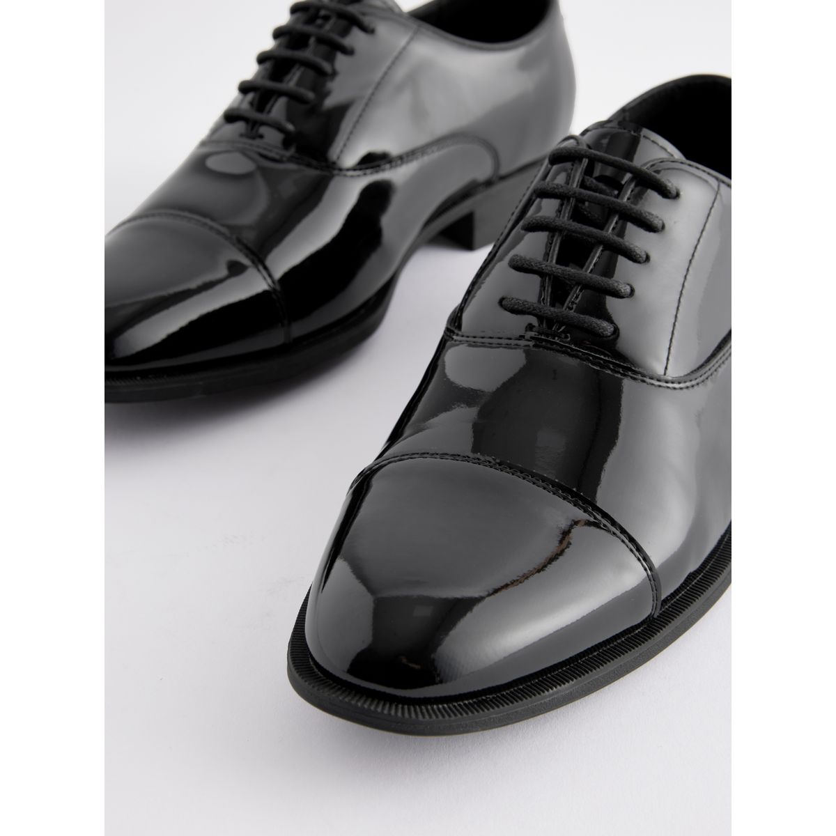 Chaussures oxford vernies à bout rapporté noir, NEXT