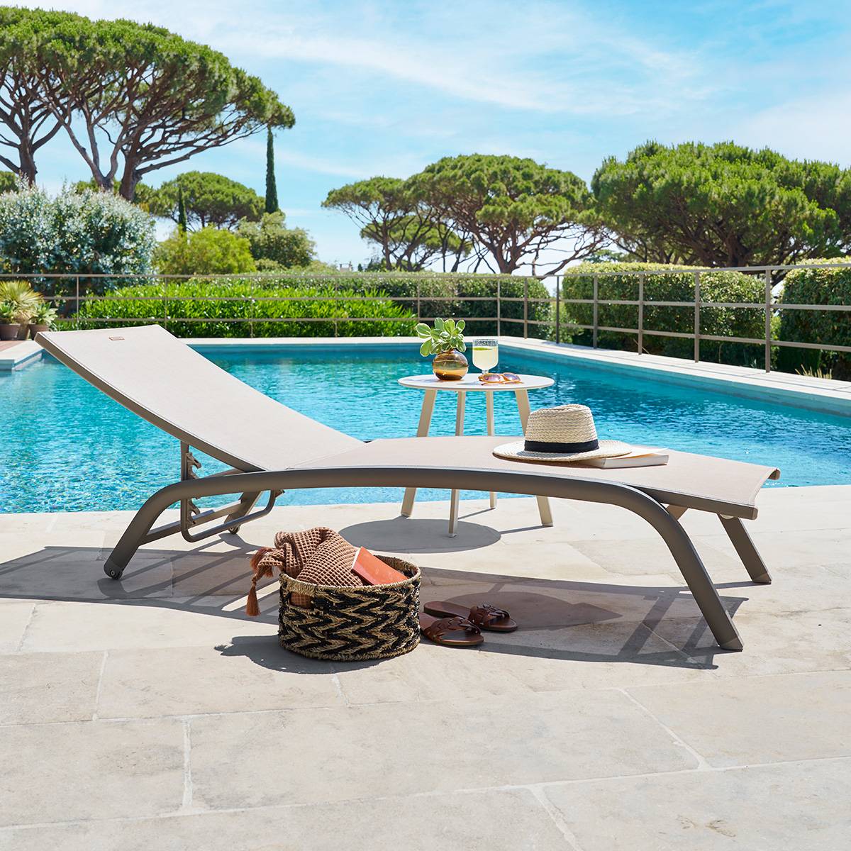 Transat de jardin en aluminium à roulettes 4 positions BONAO beige lin, HESPERIDE