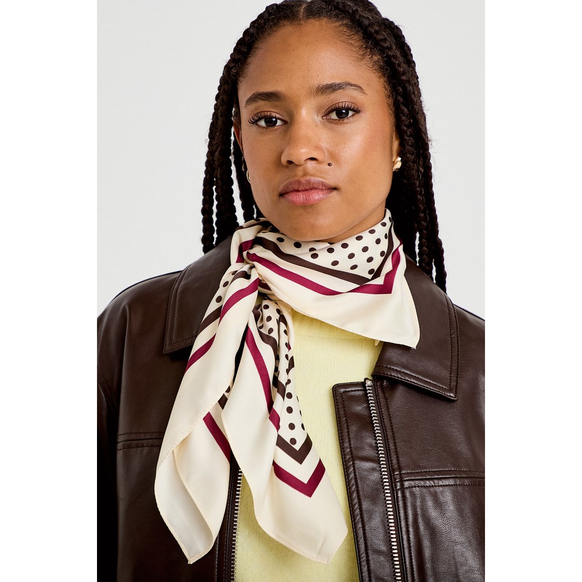 Foulard satiné soyeux blanc, CACHE CACHE