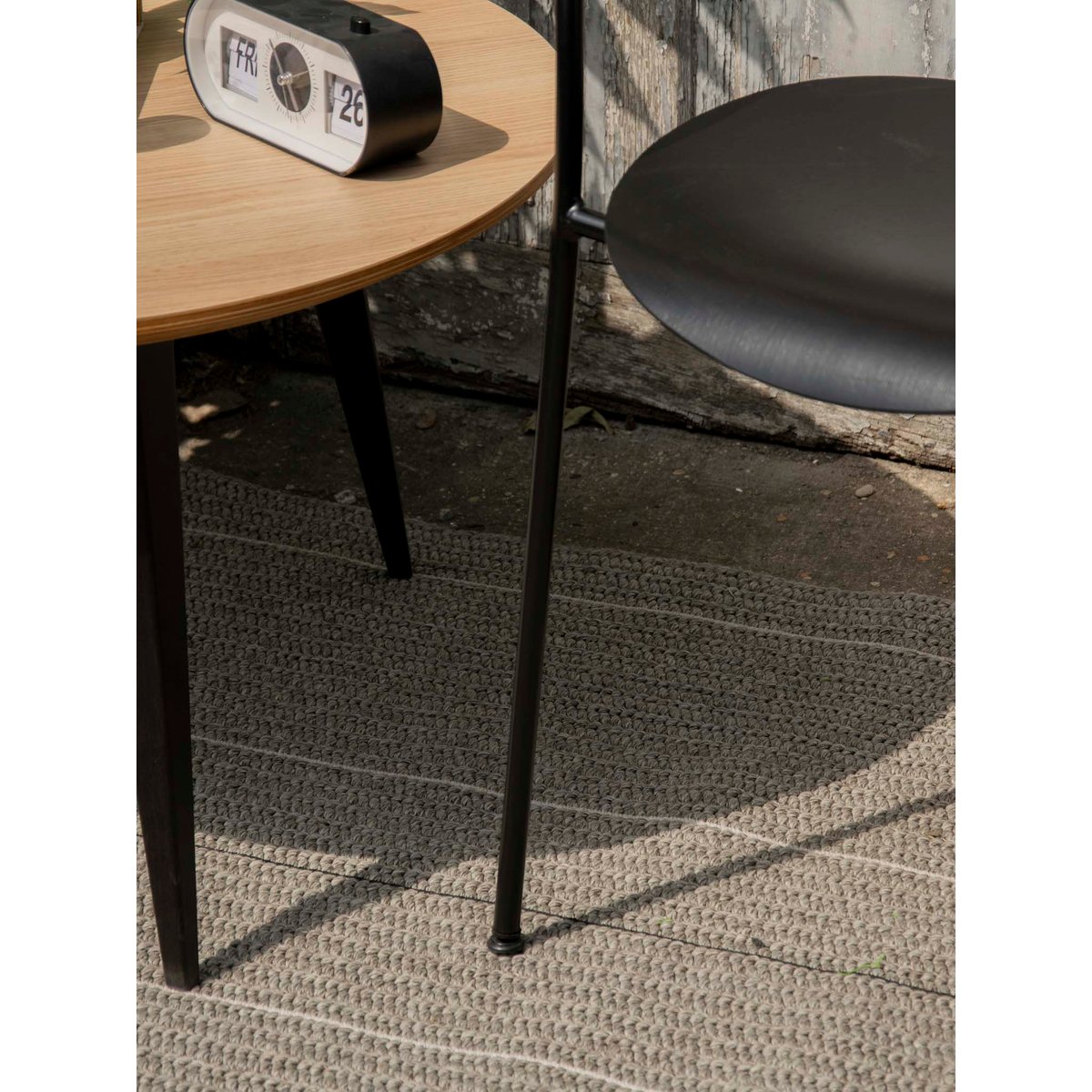Chaise au design épuré Alma N°1755 - Bon état noir, DEBONGOUT