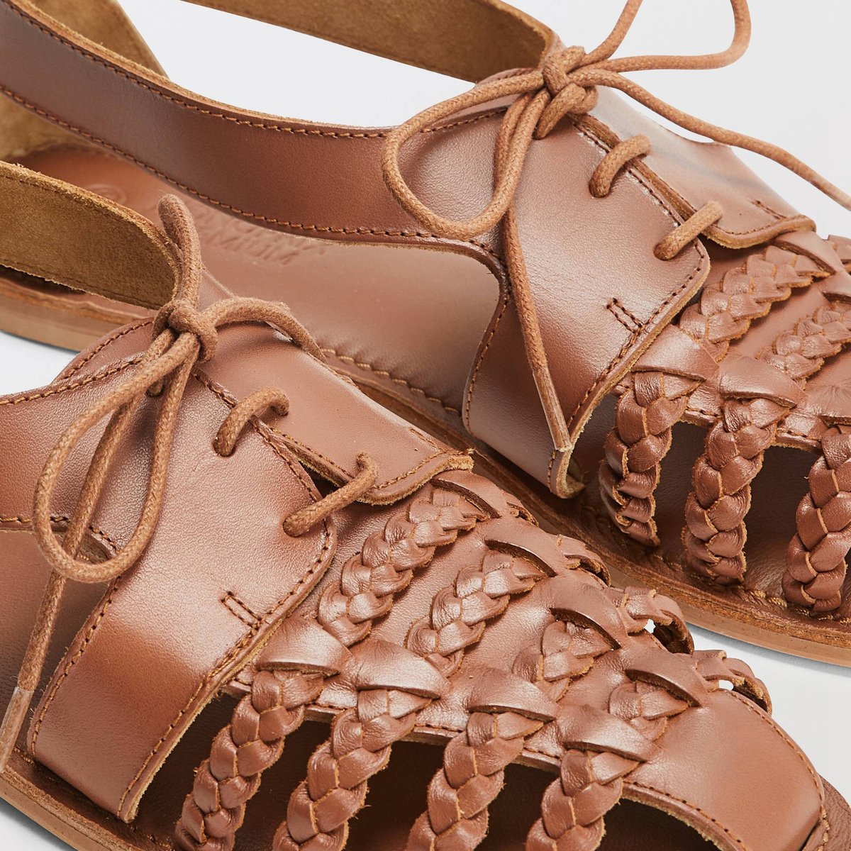 Sandales en cuir tressé tan, MONOPRIX