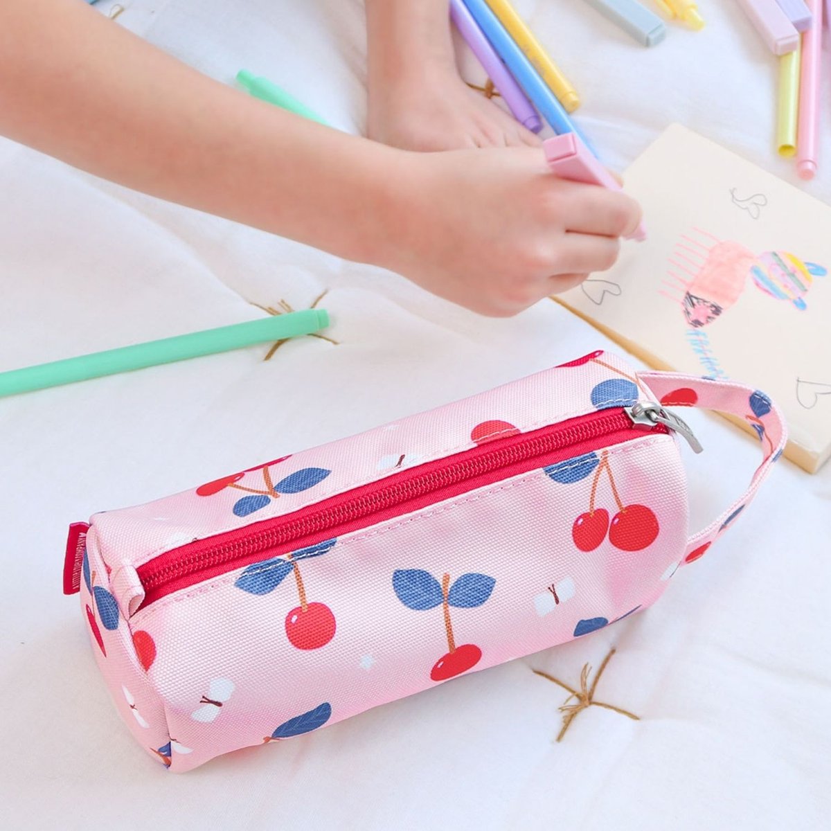 Trousse rose, rouge, violet, A LITTLE LOVELY COMPANY