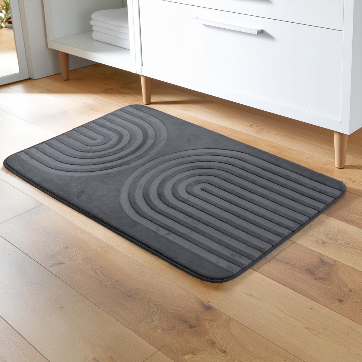 Tapis de bain antidérapant en microfibre à relief graphique gris, DOUCEUR D'INTÉRIEUR