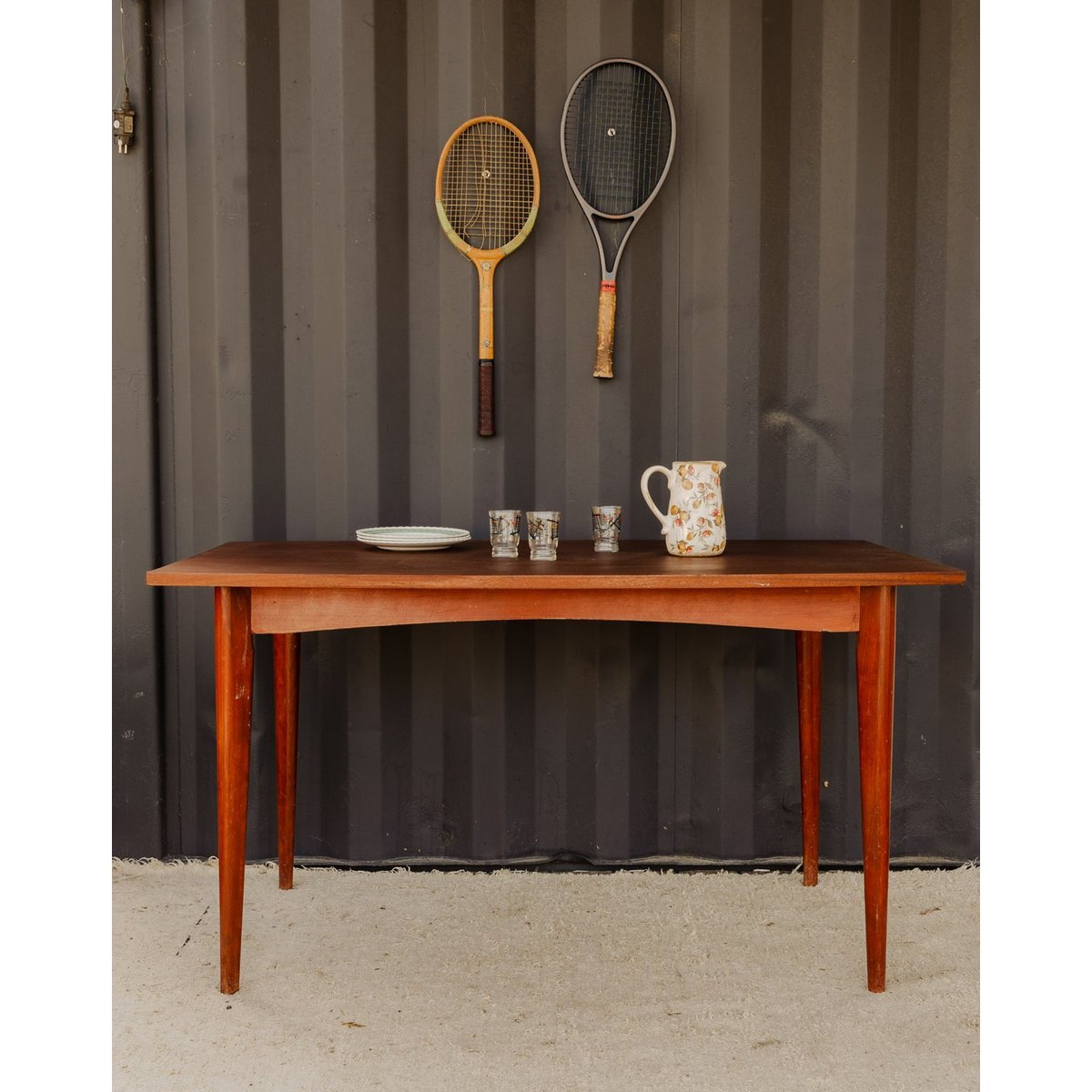 Table à manger en teck Karla N°1245 - Bon état bois foncé, DEBONGOUT