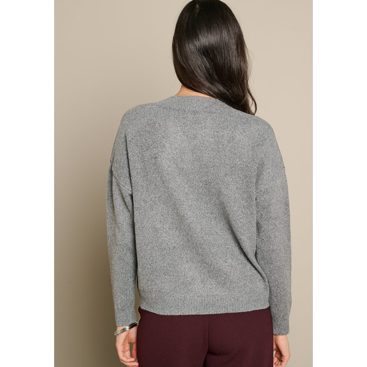 Pull col V en maille gris, LOLALIZA