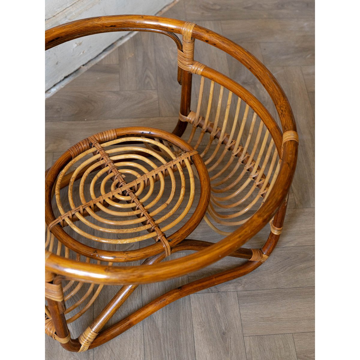 Table basse en rotin et en verre Léonie N°983 - Bon état bois foncé, DEBONGOUT