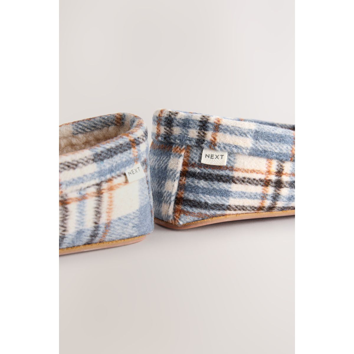 Chaussons brossés style mocassins carreaux bleus, NEXT