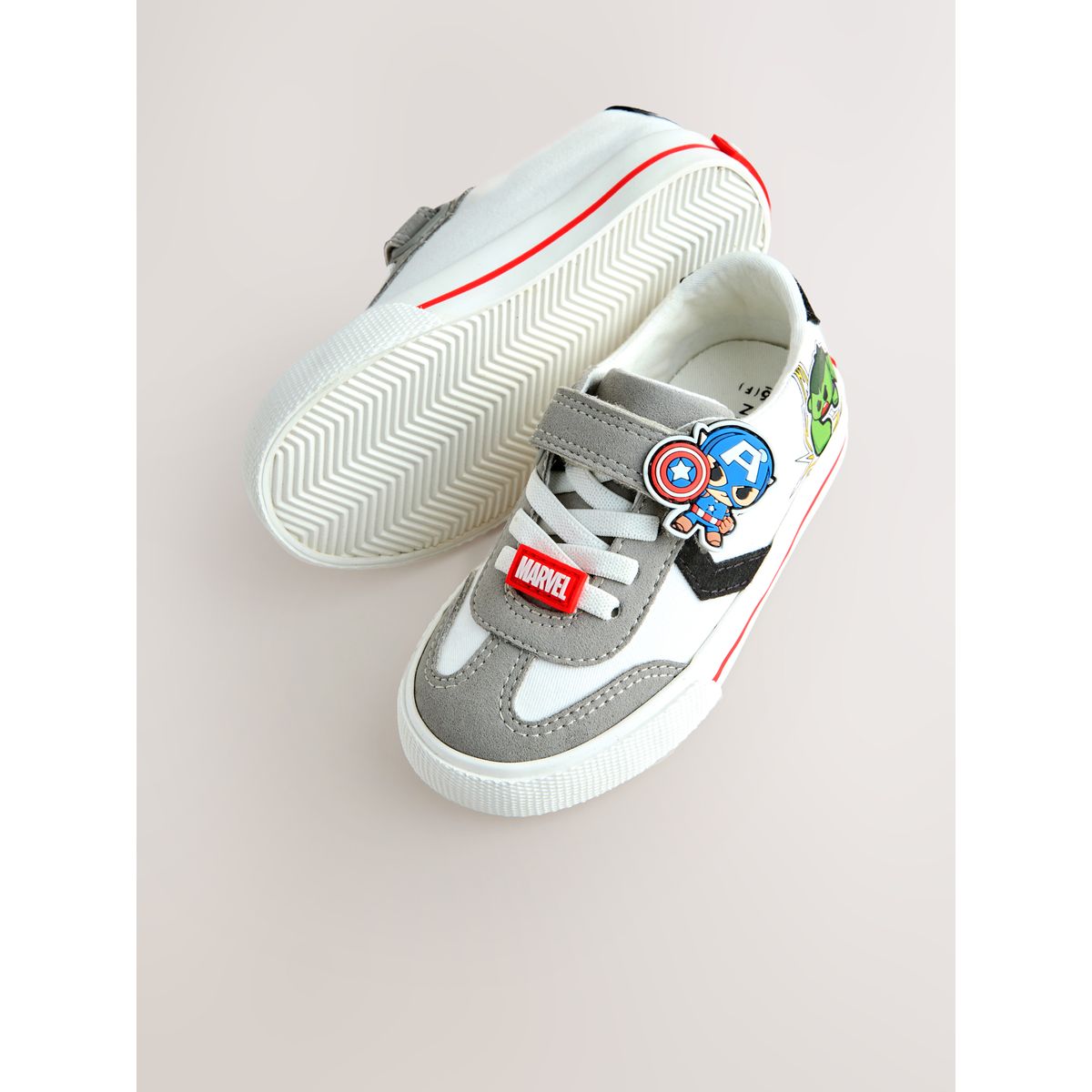 Baskets à lacets élastiques et scratch marvel blanc/noir, NEXT