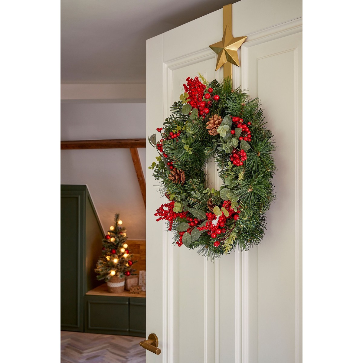 Couronne de Noël avec pommes de pin Ø40 cm HARVEY rouge, MICA DECORATIONS