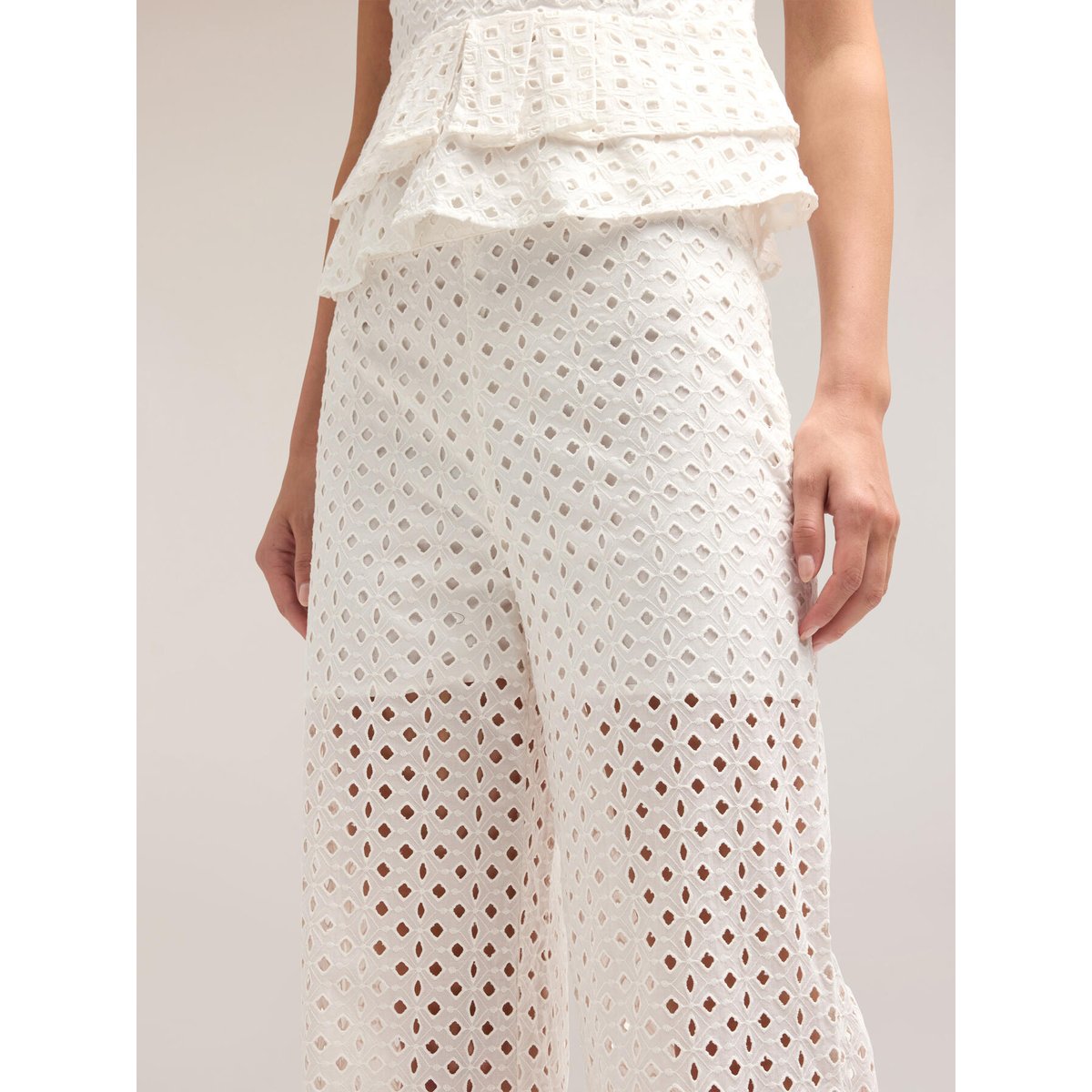 Pantalon large en broderie anglaise blanc, MOTIVI