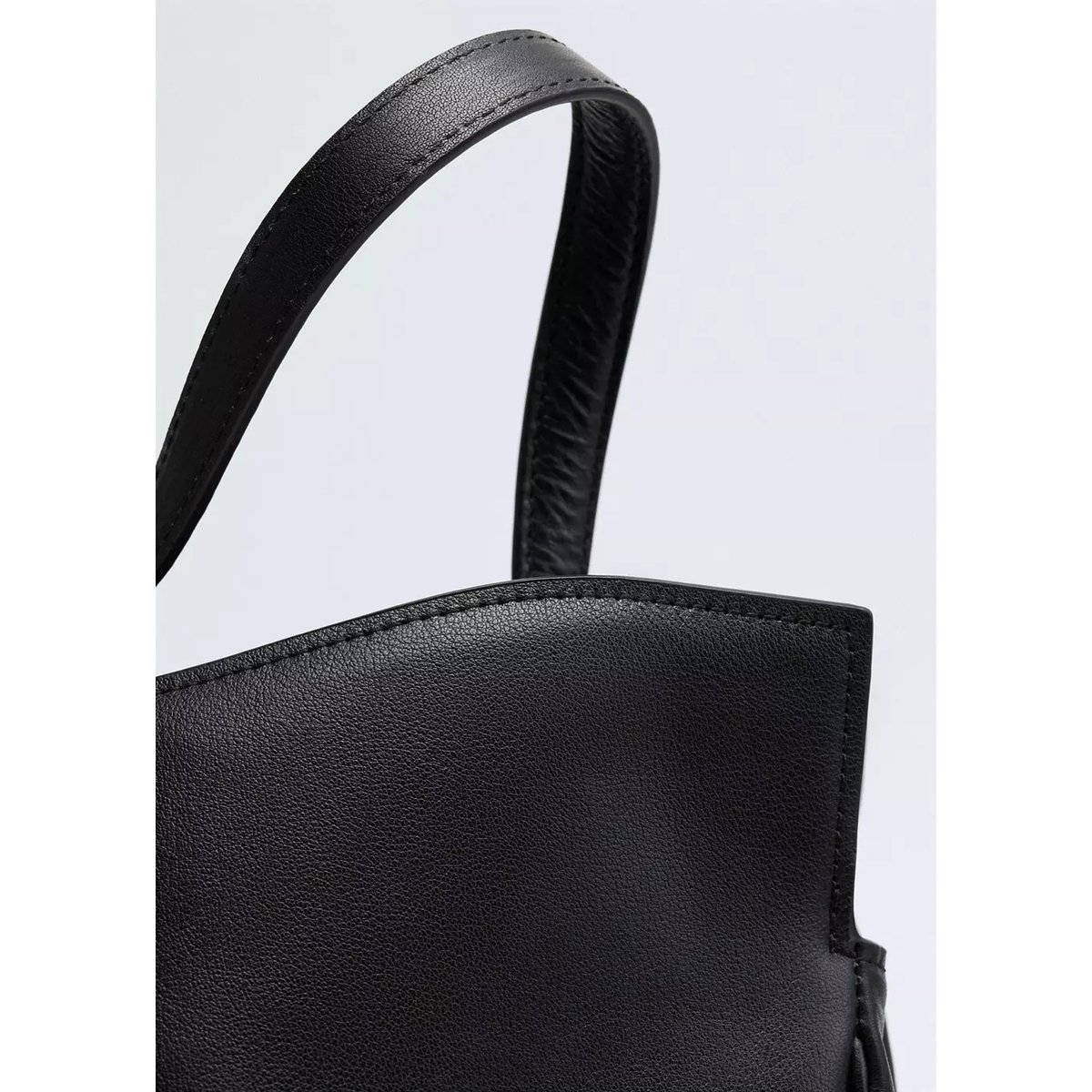 Sac à bandoulière en cuir avec breloque miroir noir, MANGO