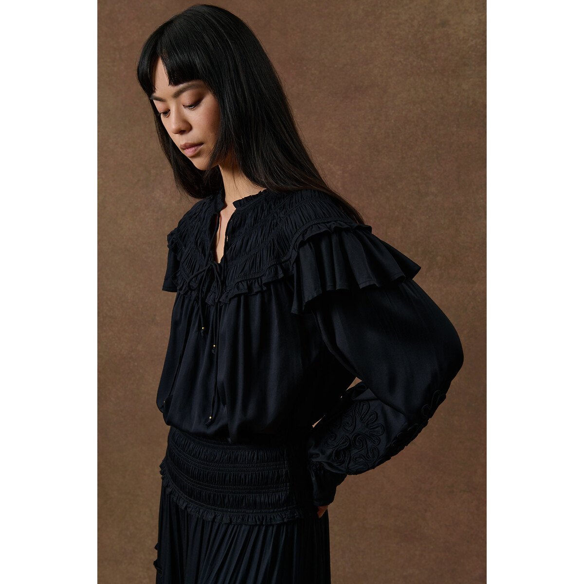 Blouse smockée et brodée à volants, PAOLINA noir, LOUISE MISHA