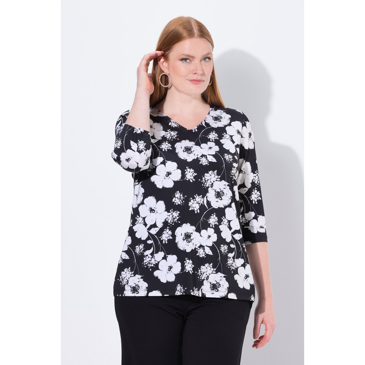 T-shirt au tombé fluide à fleurs noir, ULLA POPKEN