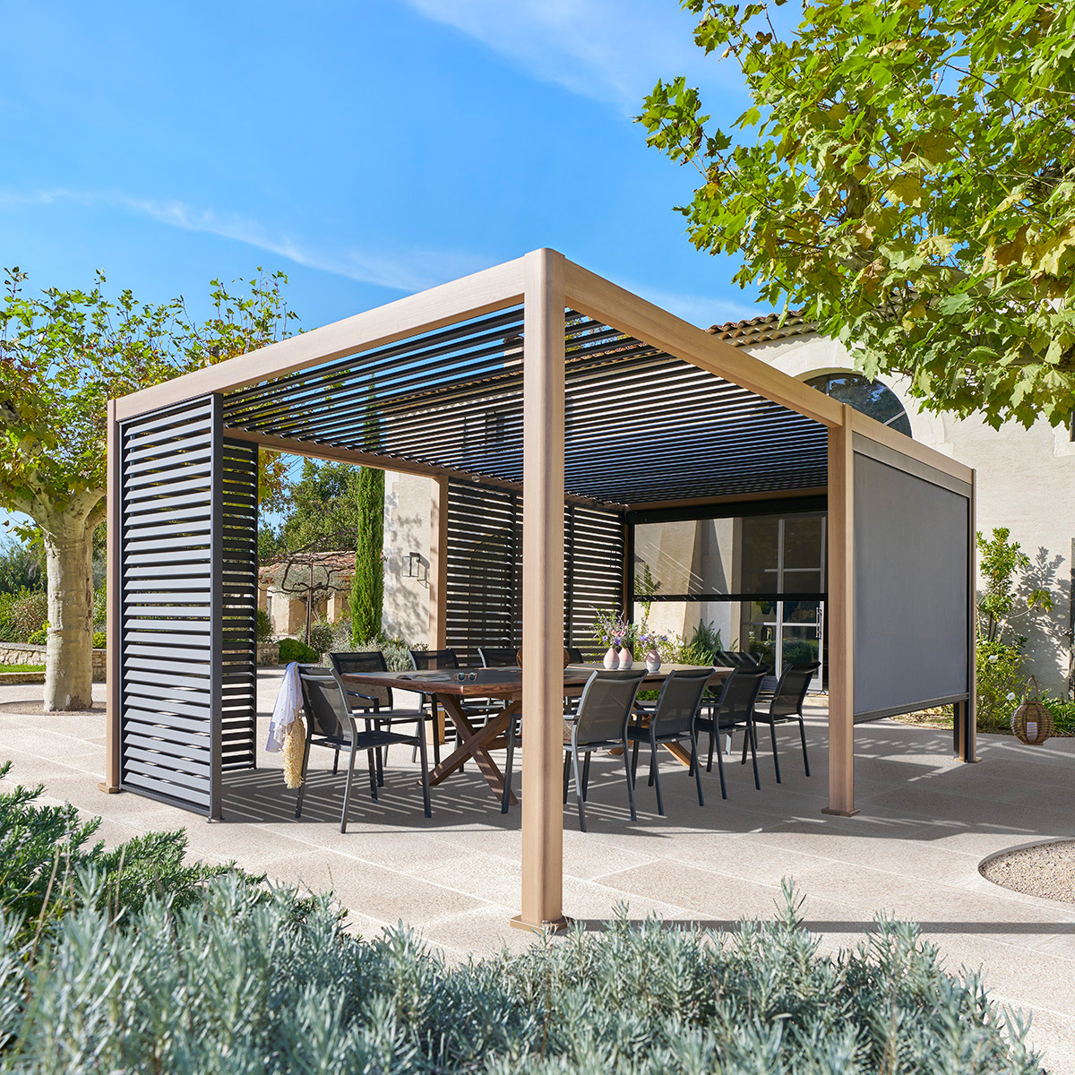 Pergola bioclimatique aluminium effet bois à lattes orientables 6x3m EVORA miel, HESPERIDE