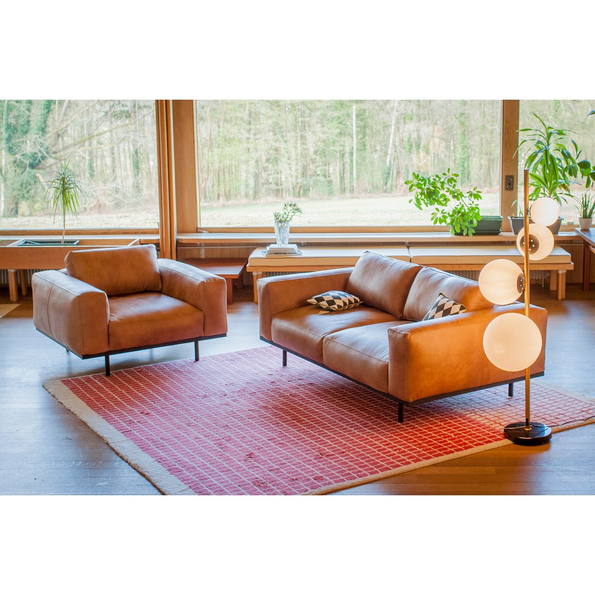 Fauteuil en cuir ALMOND marron clair, PRODUIT INTERIEUR BRUT