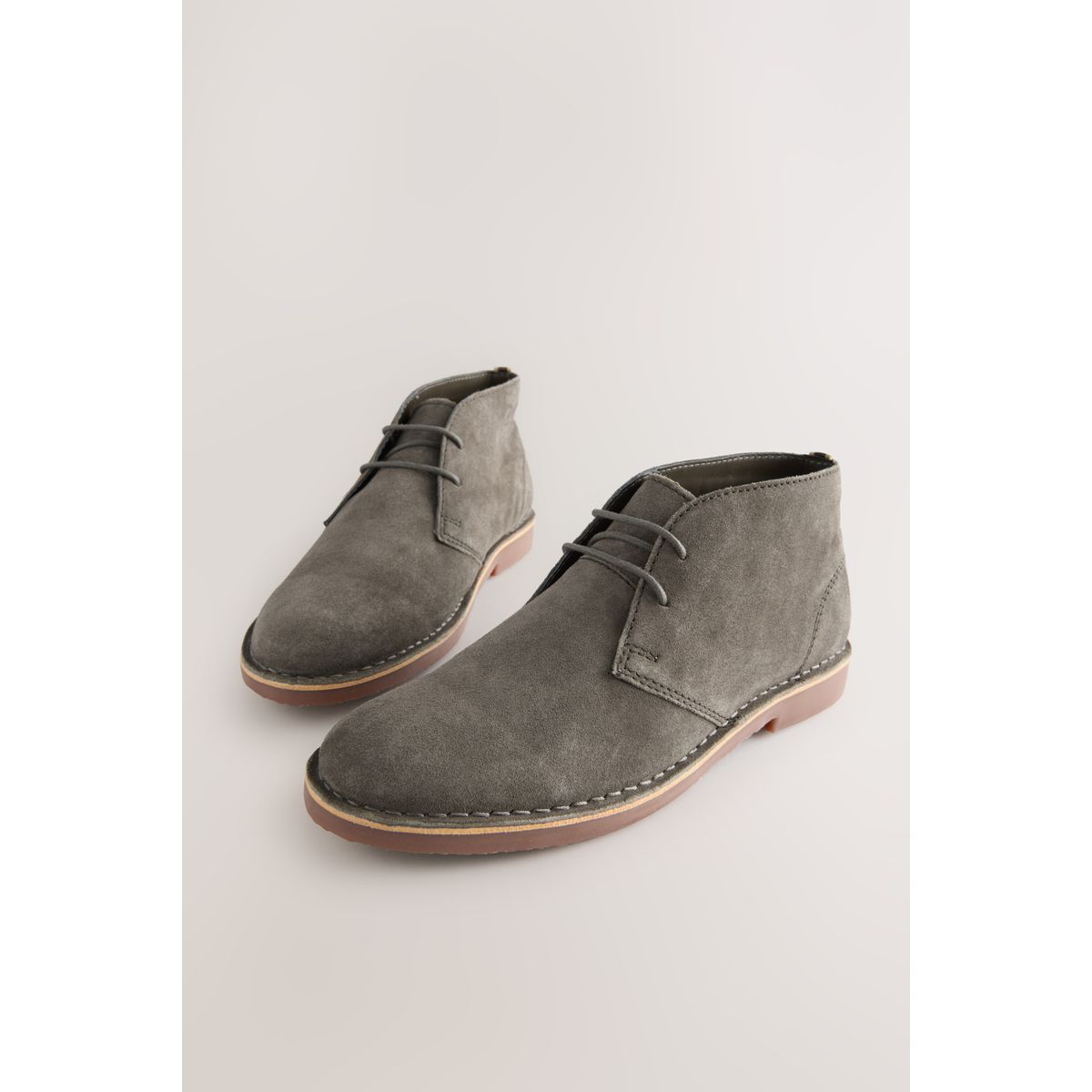 Bottes chukka en daim gris clair, NEXT