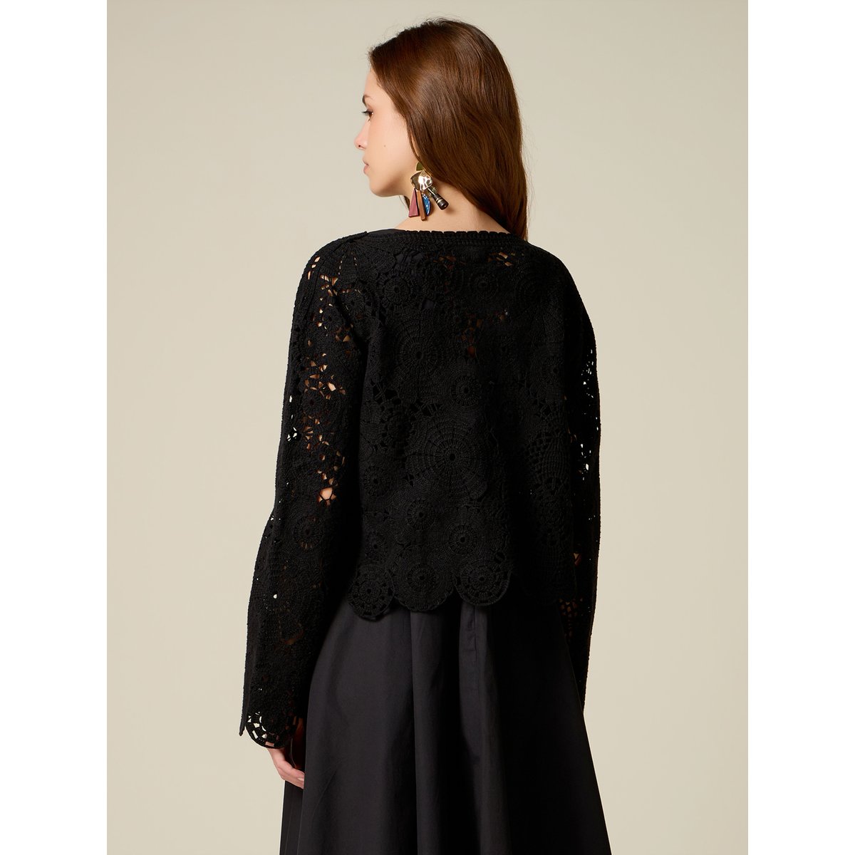 Cardigan court noir, OLTRE