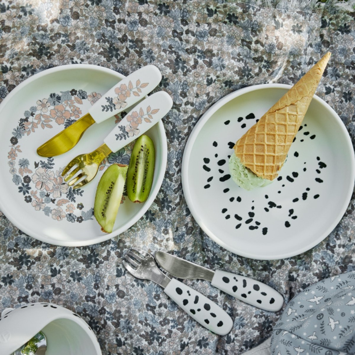 Set assiette et couverts blanc, bleu, rose, ELODIE DETAILS