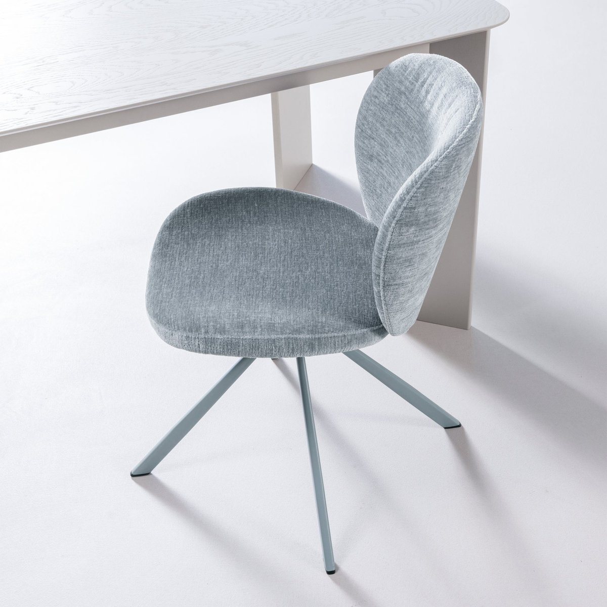 Lot de 2 fauteuils de table en chenille FEMKE bleu, WOOOD
