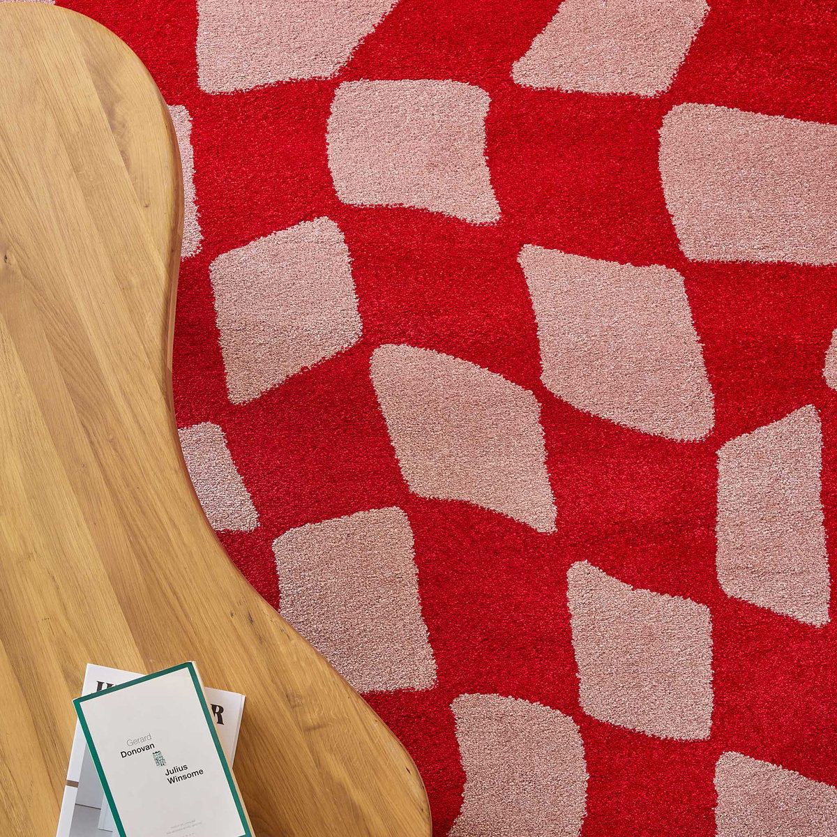 Tapis de salon vintage 70’s damier GROOVY rouge, NAZAR RUGS