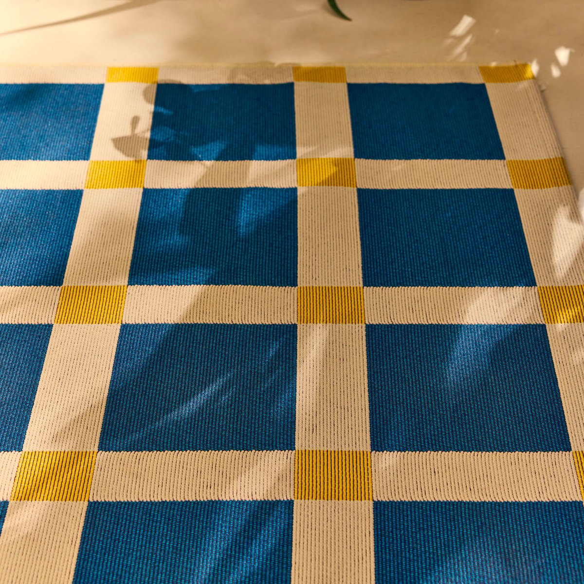 Tapis extérieur à motif damier POSITANO bleu, NAZAR RUGS