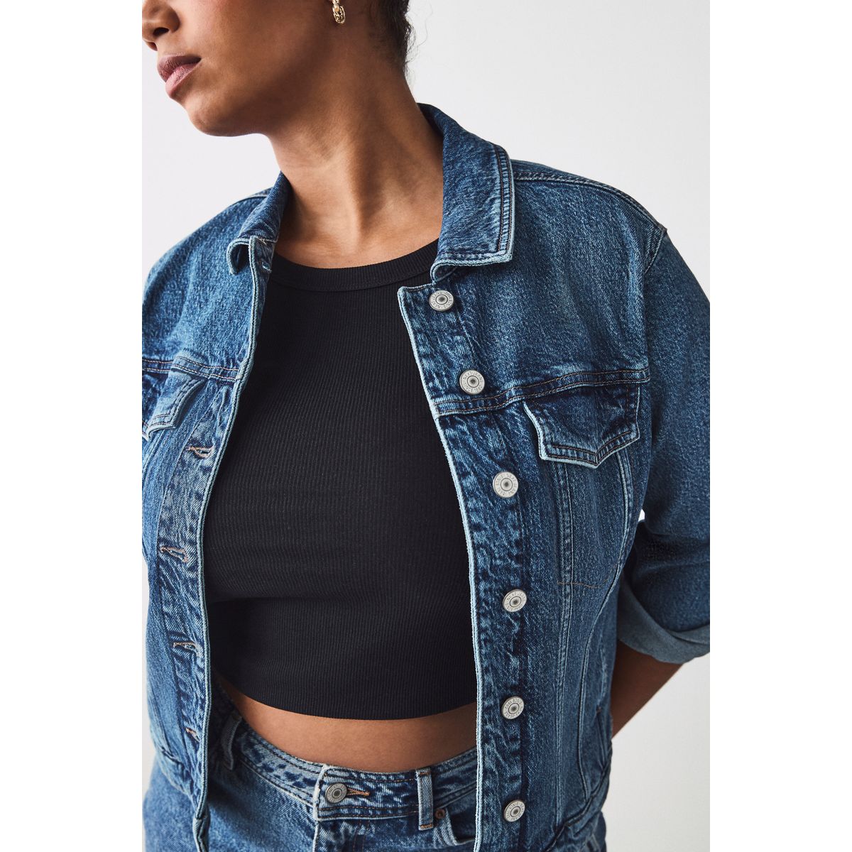 Veste cintrée en denim à buste plus large bleu foncé, NEXT