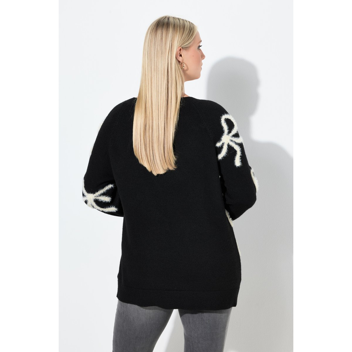 Pull à manches longues et encolure en V noir, ULLA POPKEN
